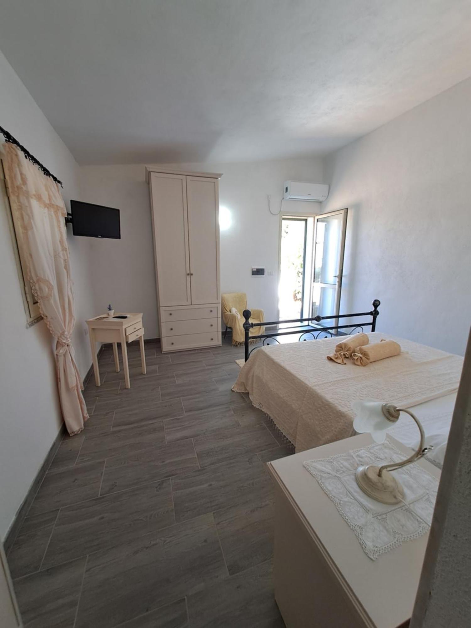 B&B Li Salcuneddi Aglientu Bagian luar foto