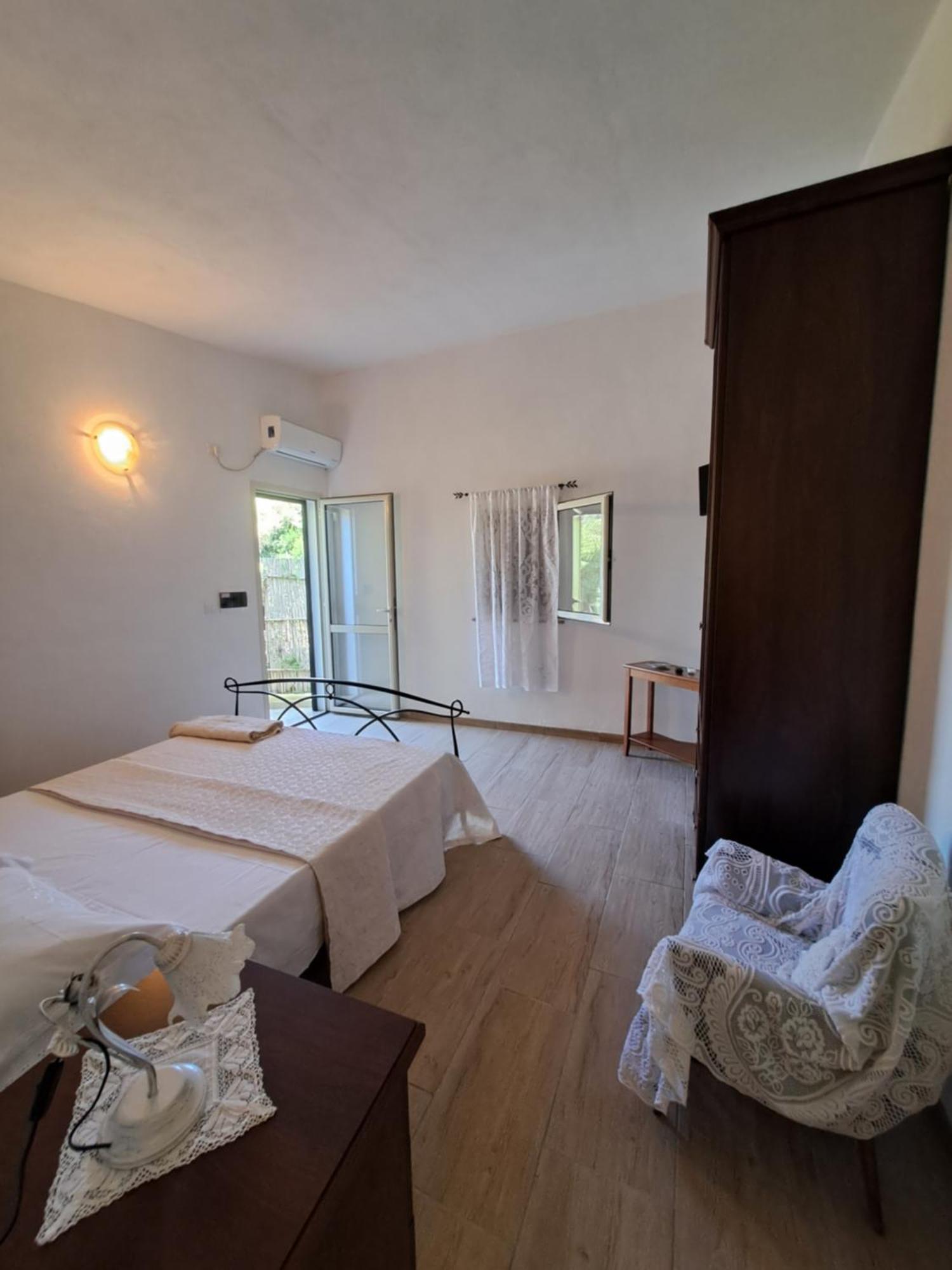 B&B Li Salcuneddi Aglientu Ruang foto