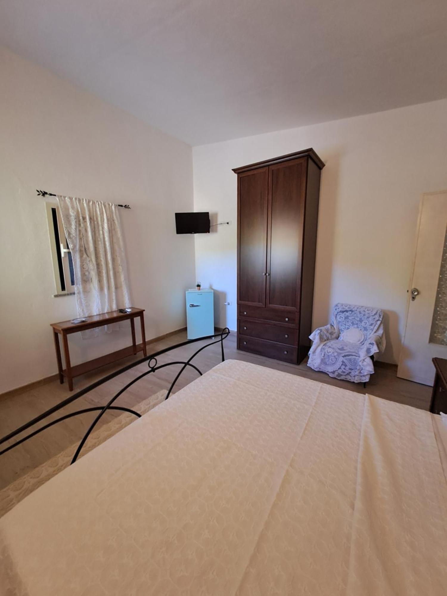 B&B Li Salcuneddi Aglientu Bagian luar foto