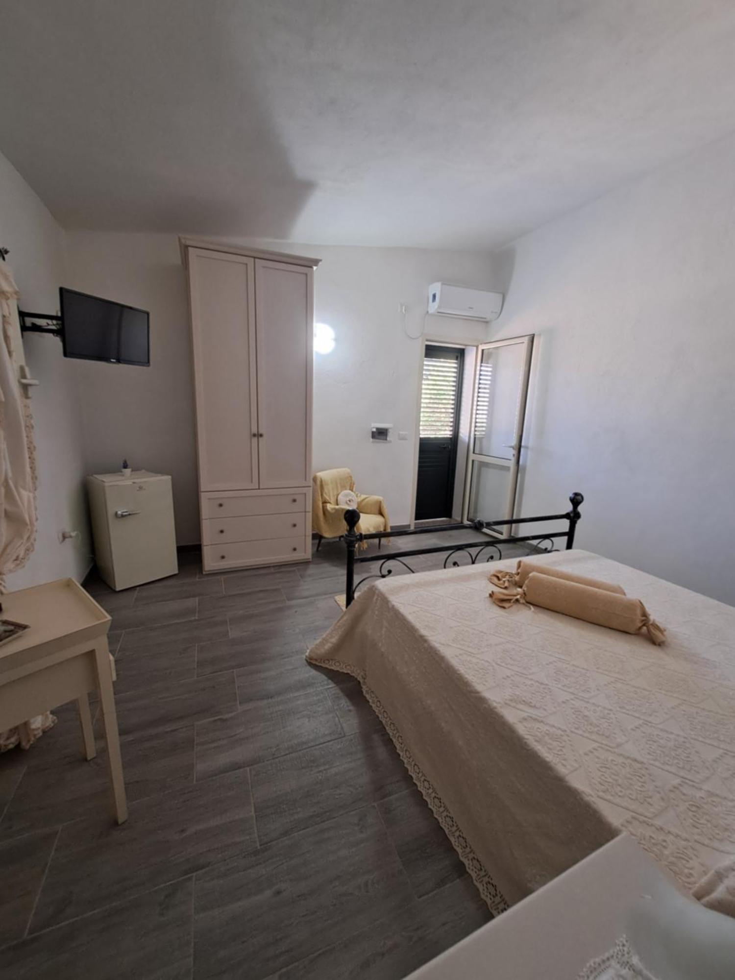 B&B Li Salcuneddi Aglientu Bagian luar foto
